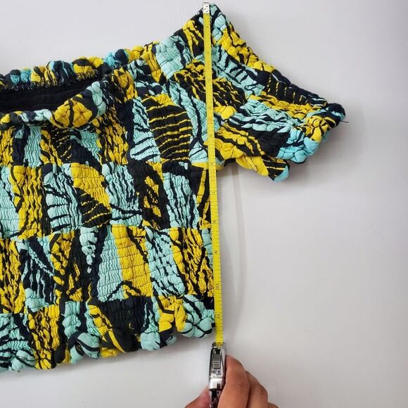 Missing Polynesia Elastic Shirring Stretch, Off Shoulder, Crop Top - Picture 6 of 9